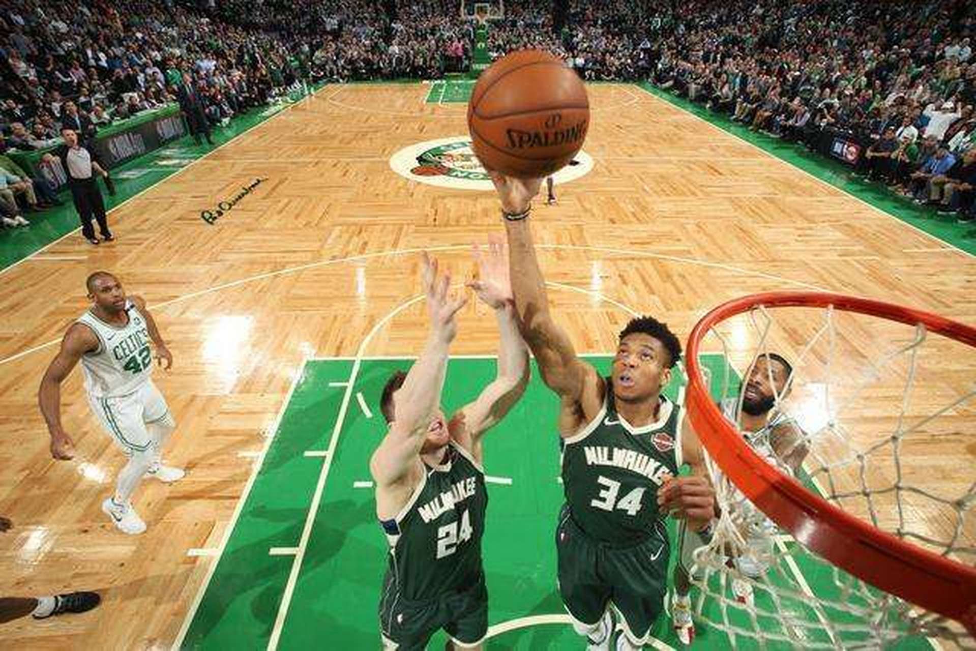 包含雄鹿主场获胜,字母哥全方位发挥成为球队得分王的词条 包含雄鹿主场获胜,字母哥全方位发挥成为球队得分王的词条