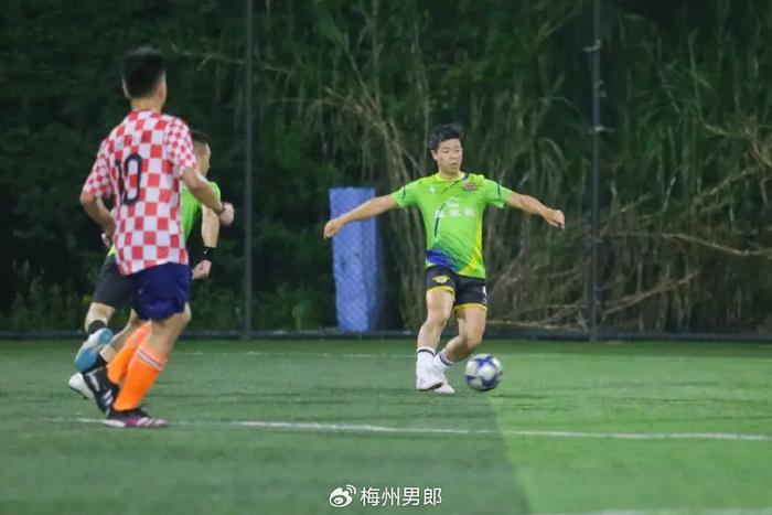 开云平台-一场公益赛在本周末举行，联合球星为慈善事业献爱心的简单介绍