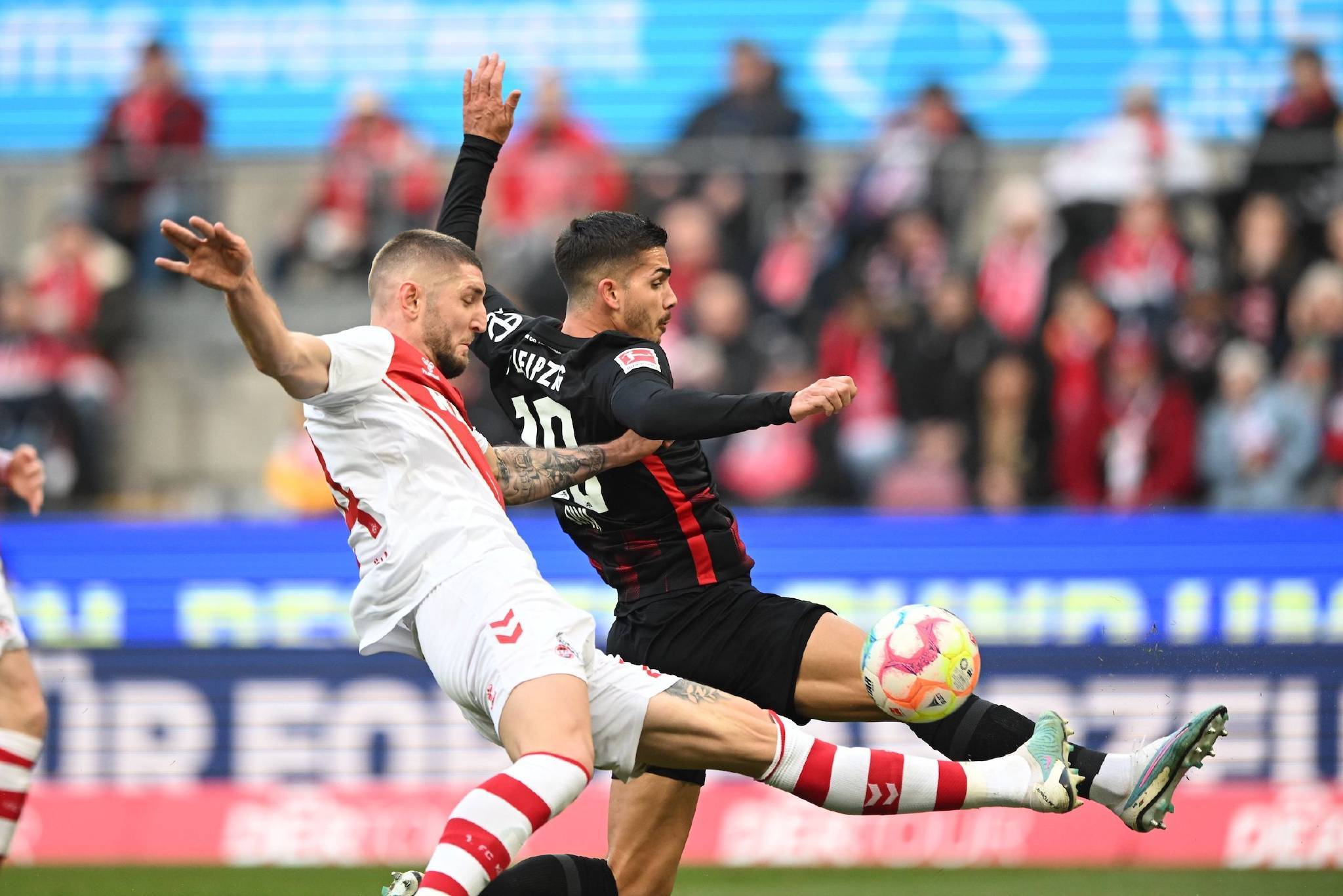 埃弗顿客场击败赫尔城,取得两连胜 埃弗顿客场击败赫尔城,取得两连胜