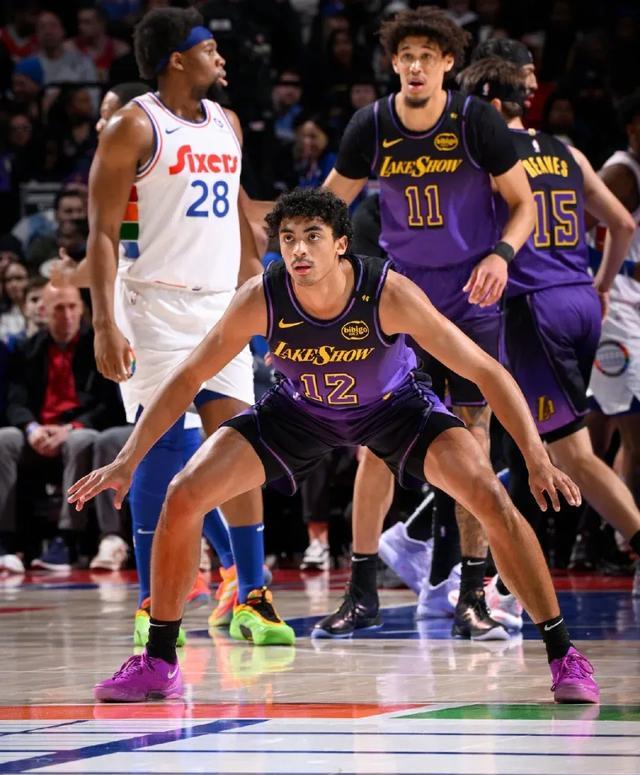 年轻球员冲破重围,带领球队取胜 年轻球员冲破重围,带领球队取胜