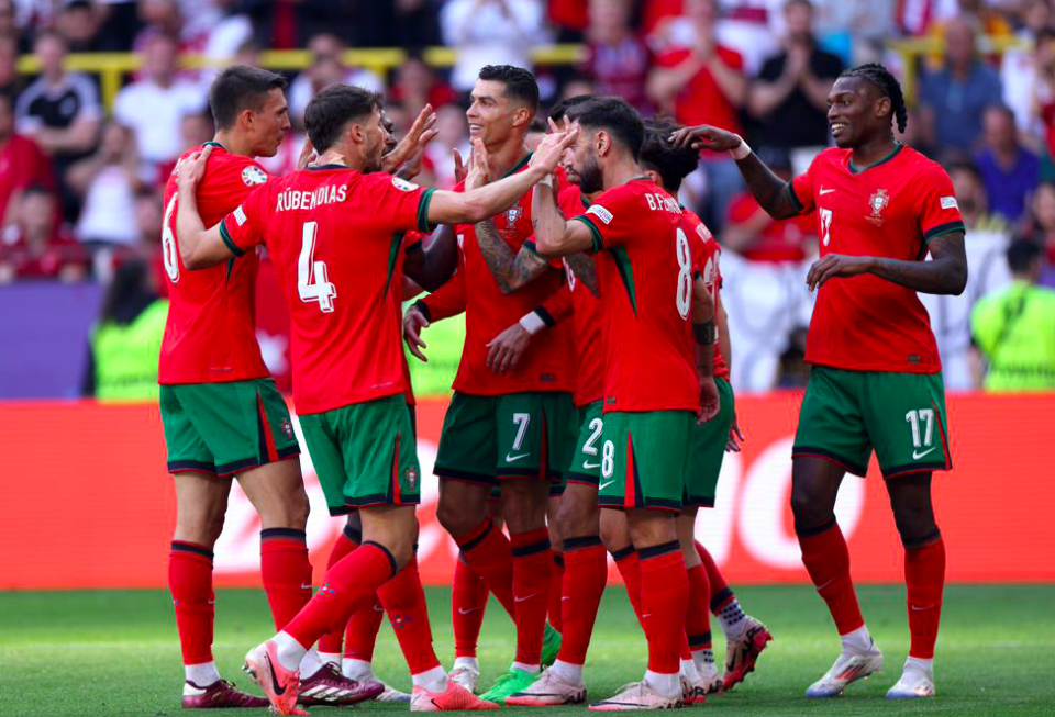 包含惊喜连连!欧洲国家杯赛中勇士崭露头角,晋级形势一片看好的词条 包含惊喜连连!欧洲国家杯赛中勇士崭露头角,晋级形势一片看好的词条