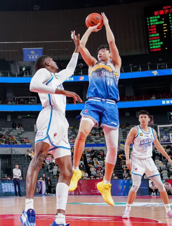 关于强强对话引爆激烈角逐,篮球比赛势不可挡的信息 关于强强对话引爆激烈角逐,篮球比赛势不可挡的信息