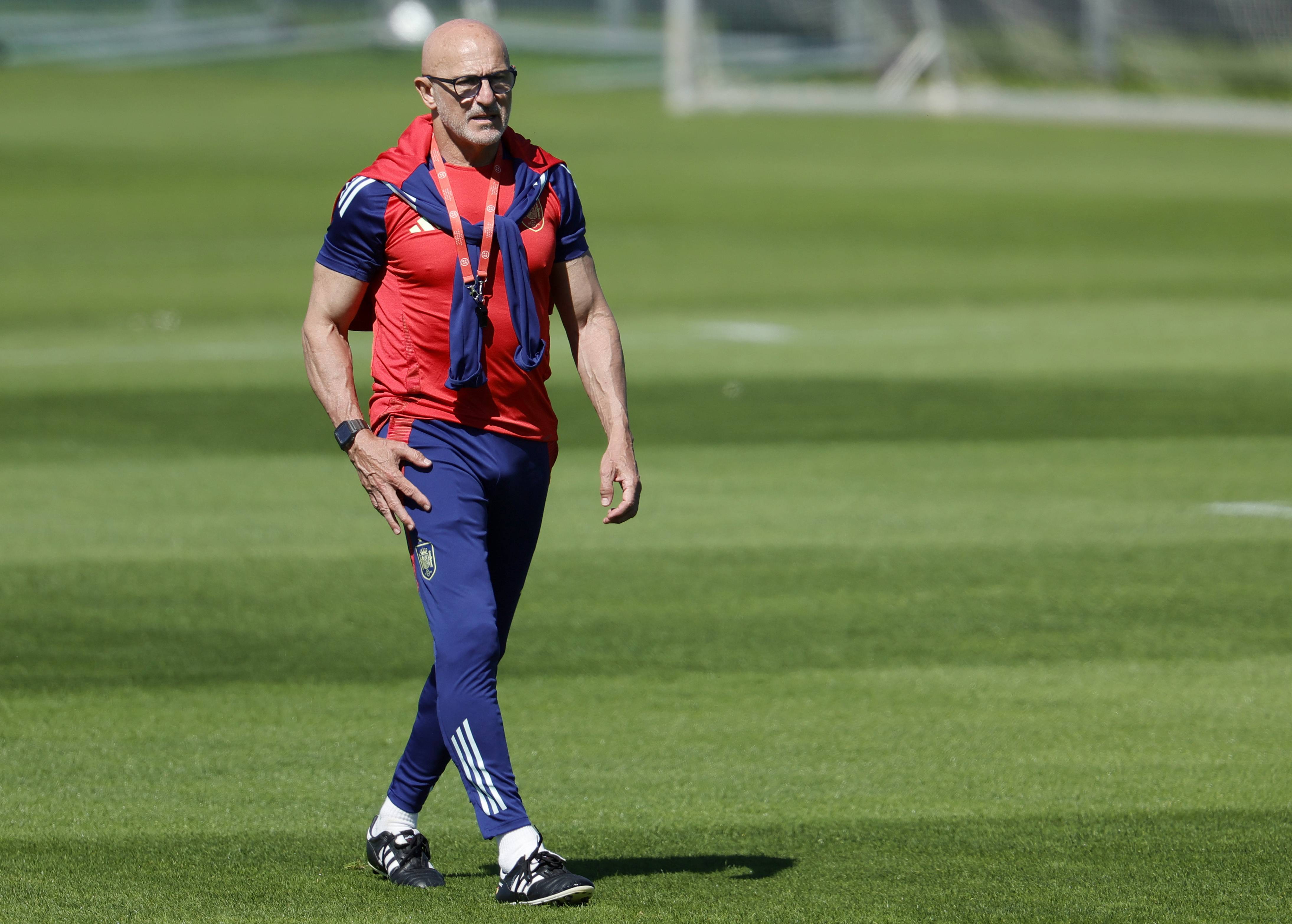 开云体育登录-西班牙球员奋力拼搏，成功战胜对手