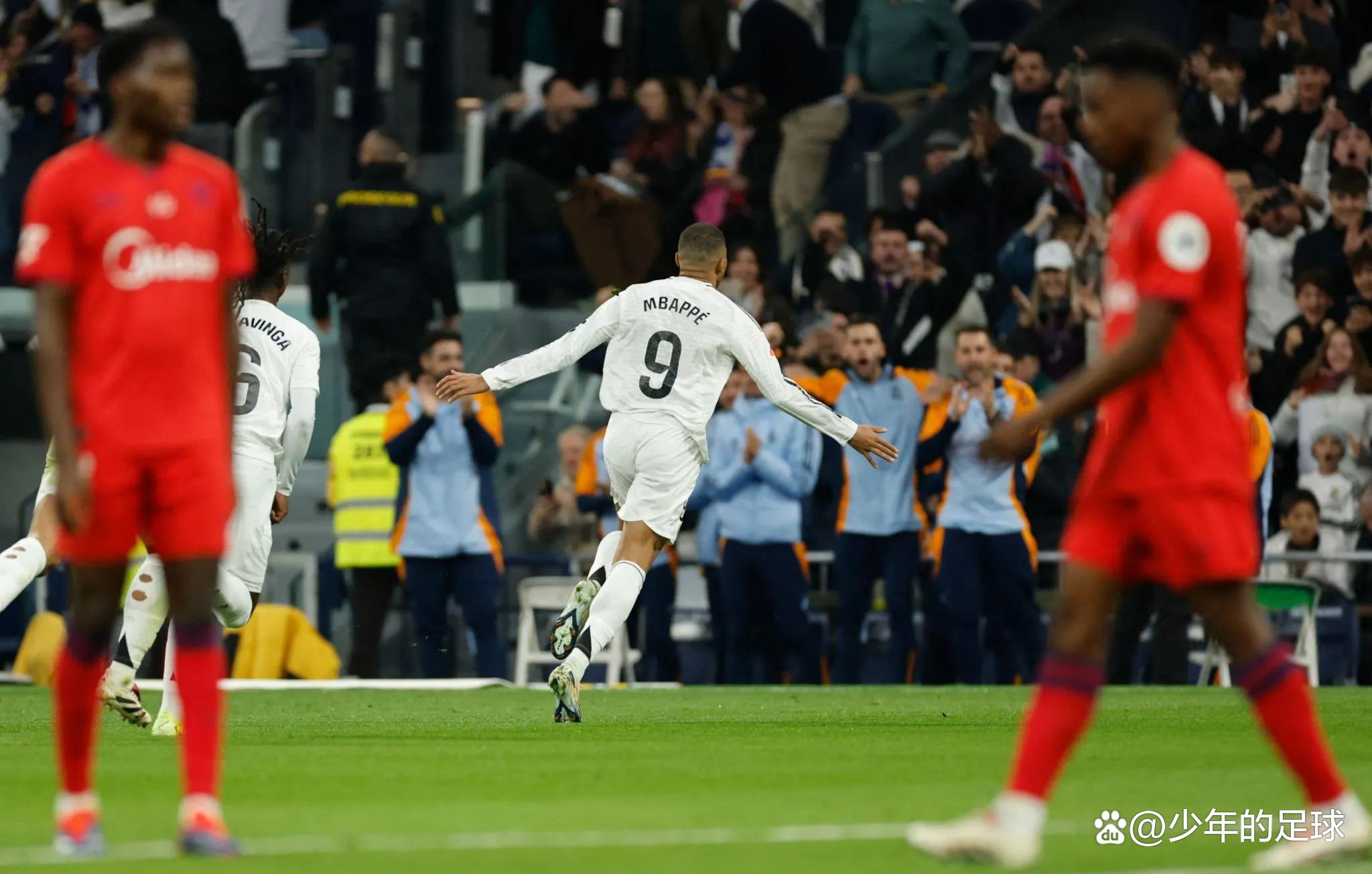 塞维利亚主场击败对手，继续发力争夺前四的简单介绍