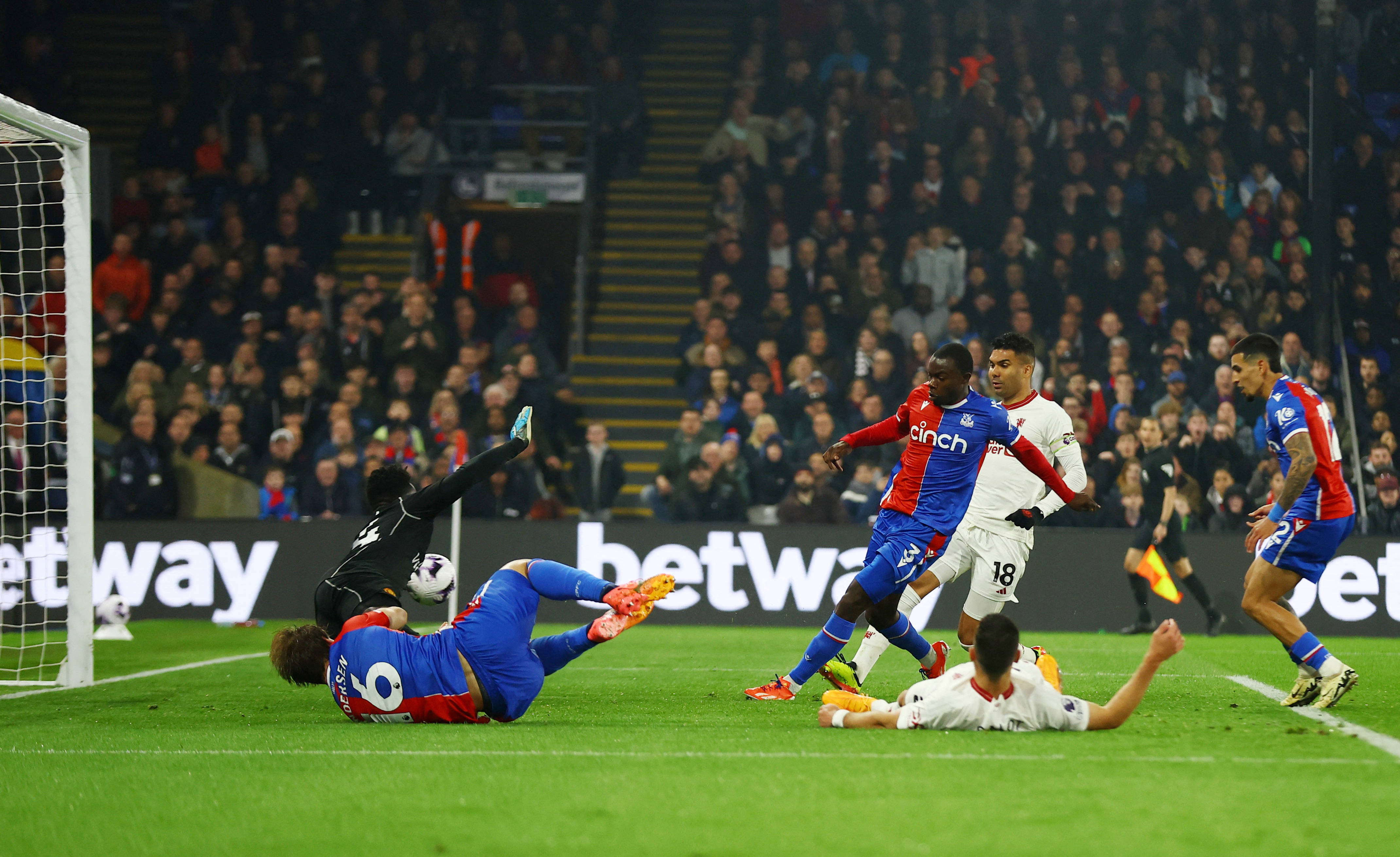 关于水晶宫中场受伤,球队战力受到影响,备战需谨慎的信息 关于水晶宫中场受伤,球队战力受到影响,备战需谨慎的信息