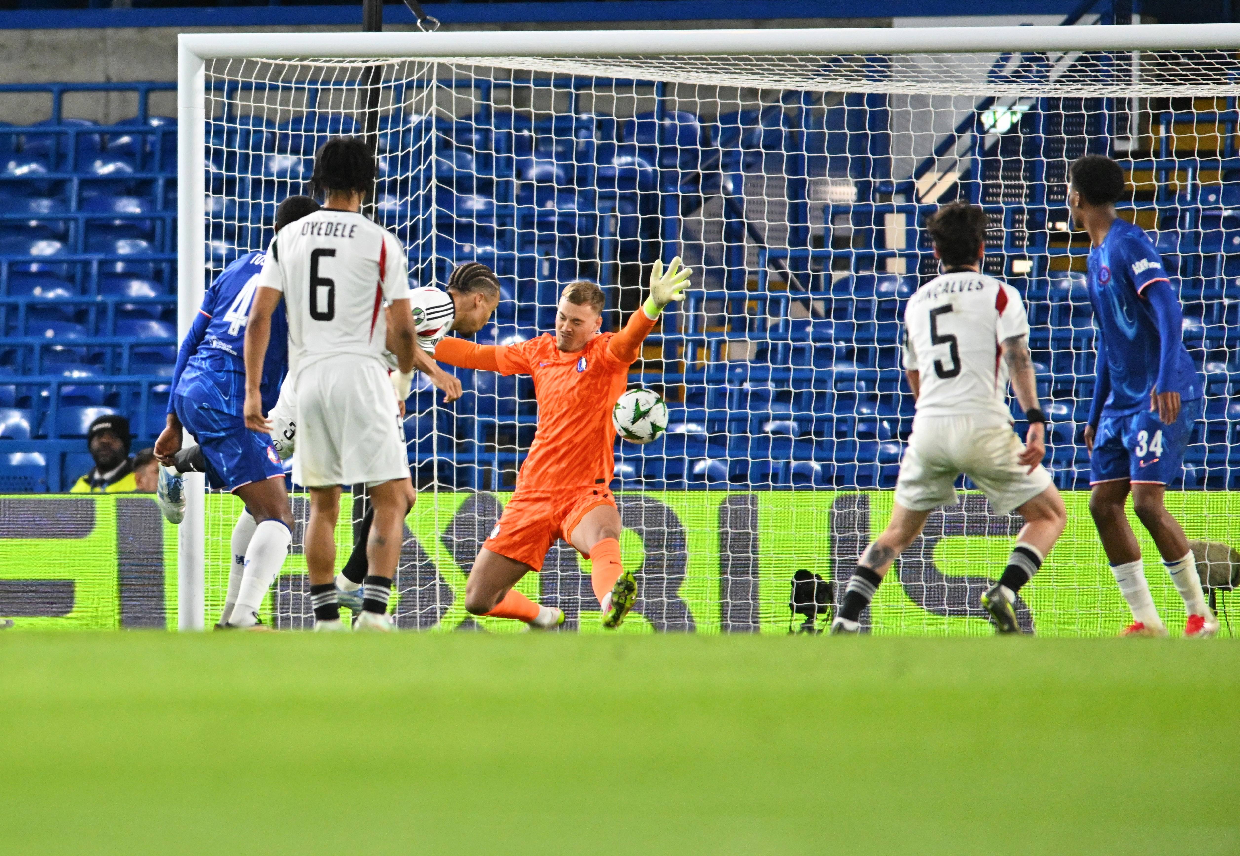 开云平台-关于-&gt;切尔西主场轻取波尔图，成功晋级小组赛！的信息