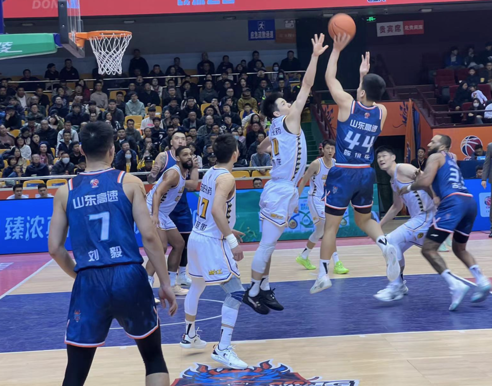 西亚篮球男子联赛战况纷繁,势均力敌的简单介绍 西亚篮球男子联赛战况纷繁,势均力敌的简单介绍