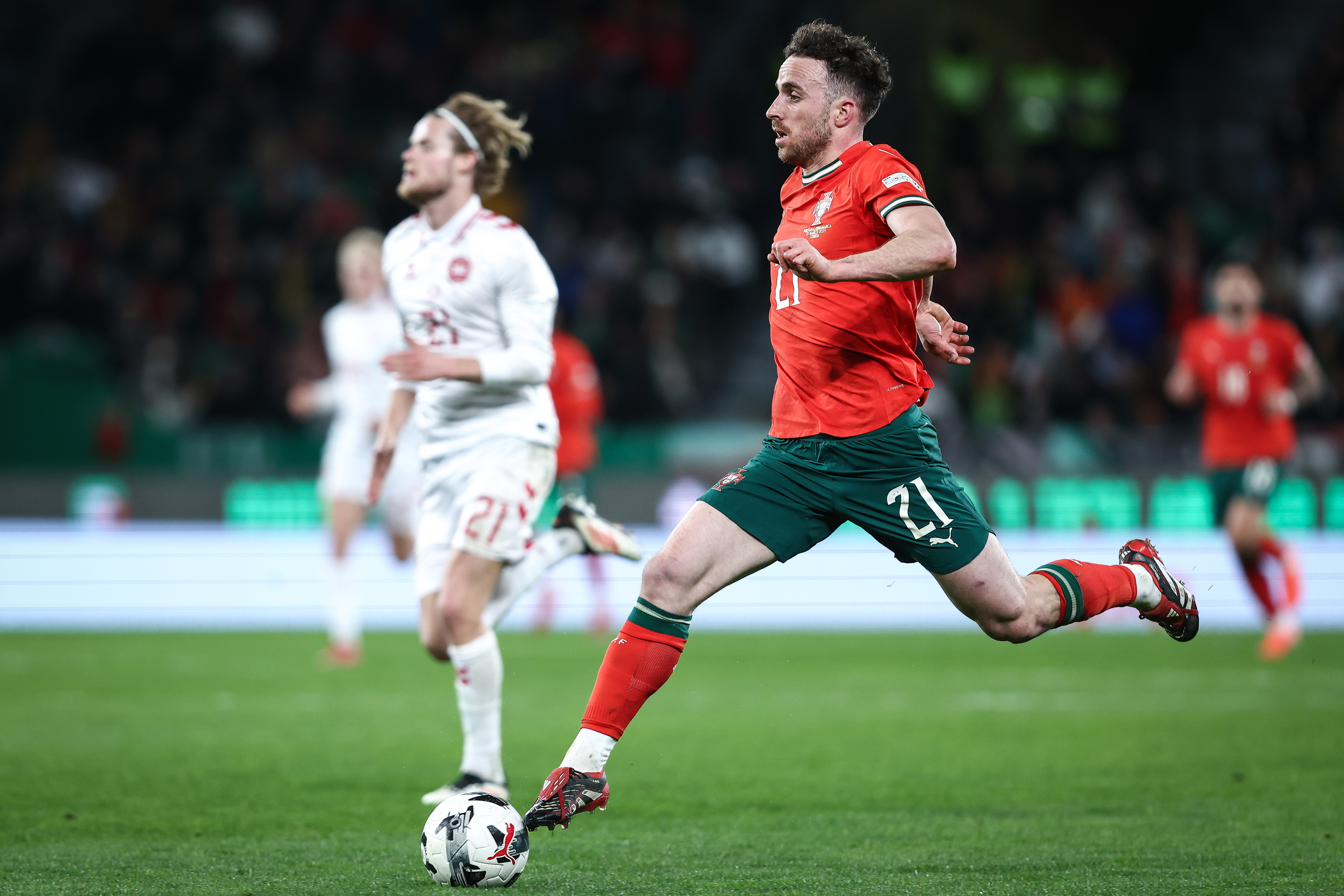 开云体育下载-欧国联赛场气氛热烈,球员斗志昂扬的简单介绍