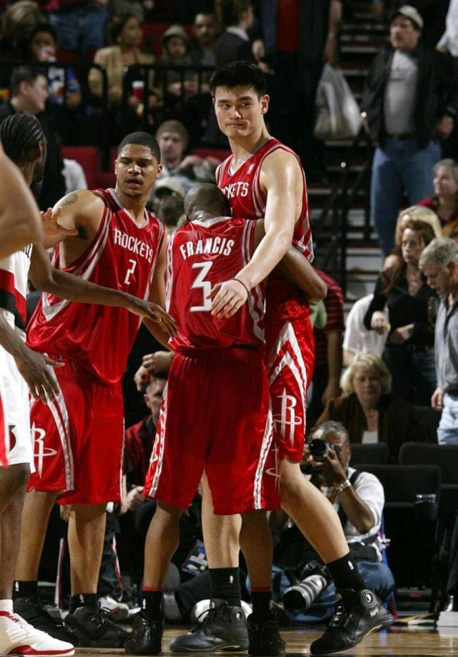 开云体育平台APP-篮球明星运动员们的辉煌表现！