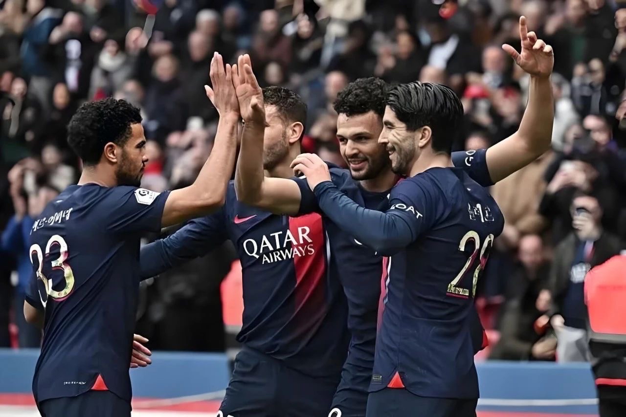 关于巴黎圣日耳曼双线作战,球队面临多重挑战的信息 关于巴黎圣日耳曼双线作战,球队面临多重挑战的信息