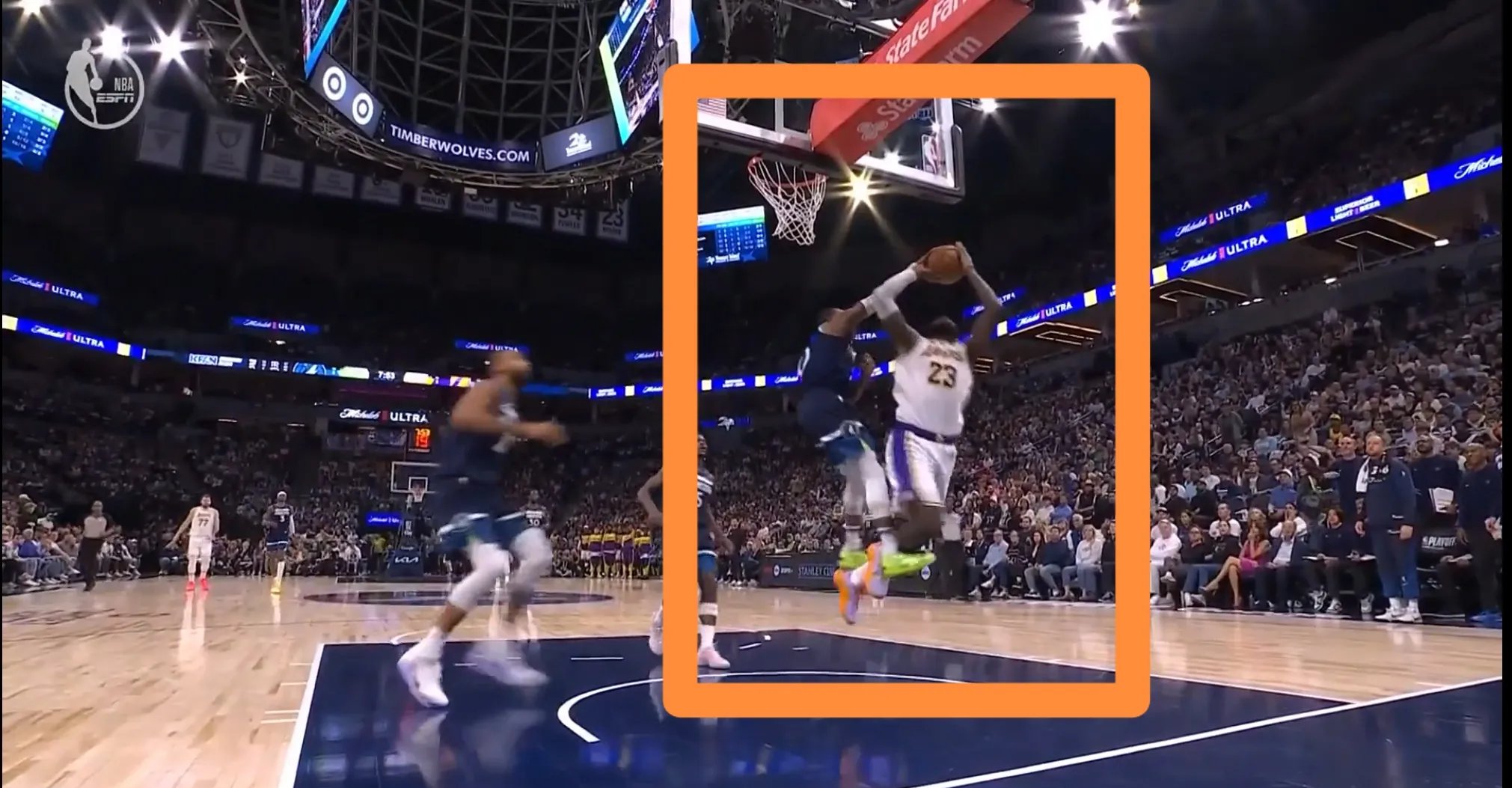 开云体育登录-球员拼尽全力，场面惊险刺激