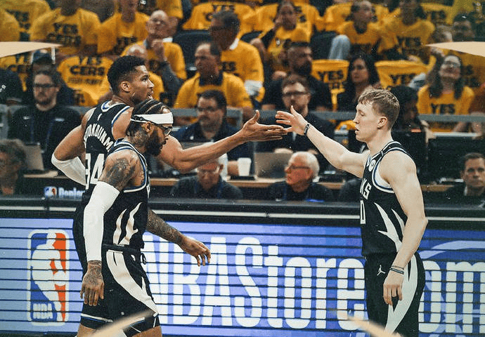 包含雄鹿完胜犹他爵士,字母哥表现全面三双破的词条 包含雄鹿完胜犹他爵士,字母哥表现全面三双破的词条