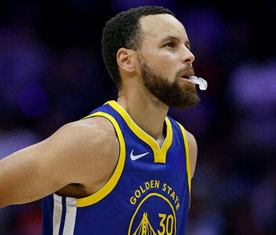 今日焦点:库里险胜,赛后采访的简单介绍 今日焦点:库里险胜,赛后采访的简单介绍