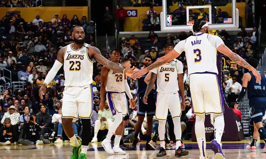 灰熊外线神奇表现,湖人防守整体不畅 灰熊外线神奇表现,湖人防守整体不畅