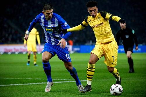 柏林赫塔球员合力攻守,战胜对手 柏林赫塔球员合力攻守,战胜对手