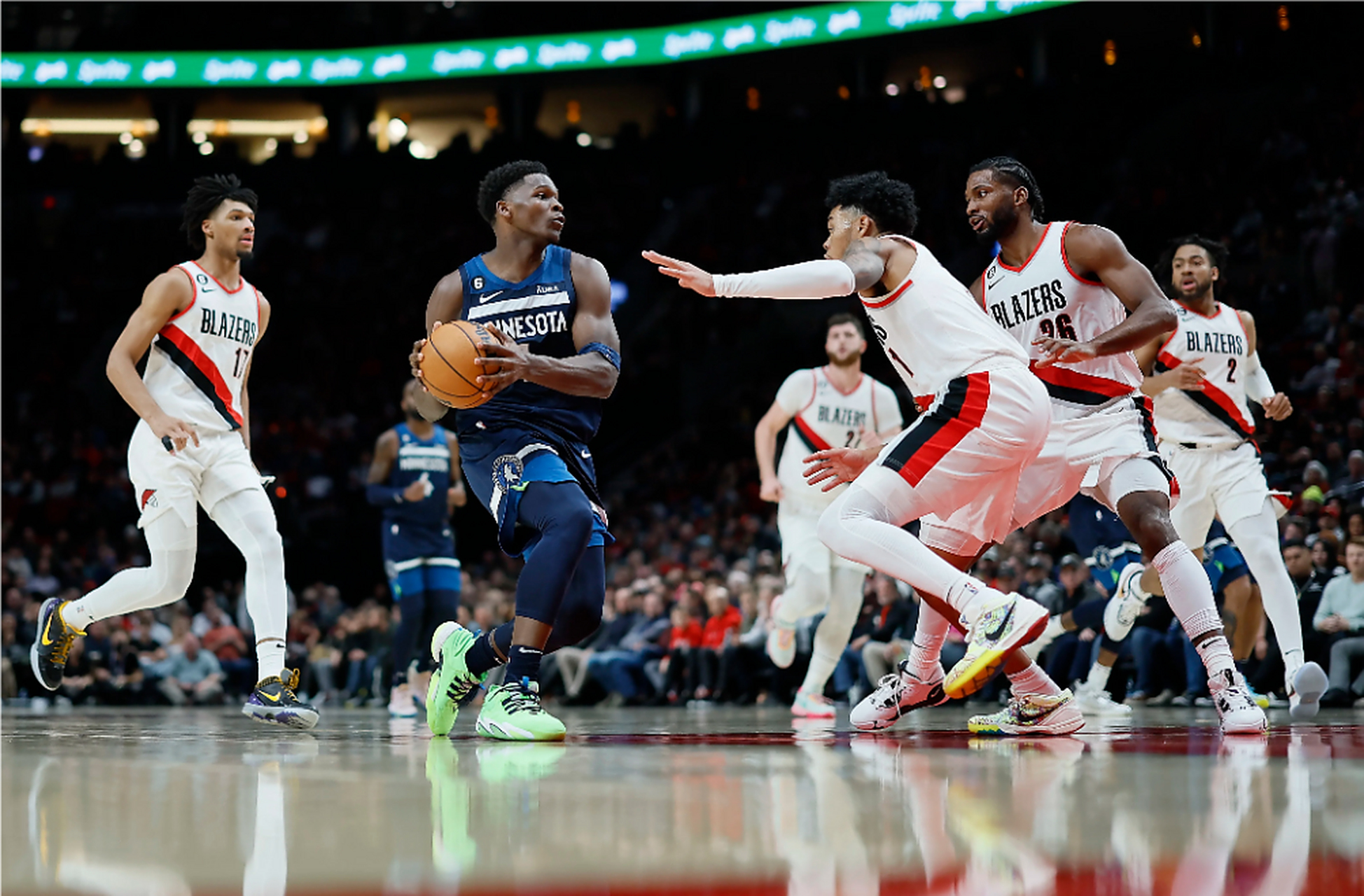 关于快船擒下森林狼,利拉德贡献38分的信息 关于快船擒下森林狼,利拉德贡献38分的信息