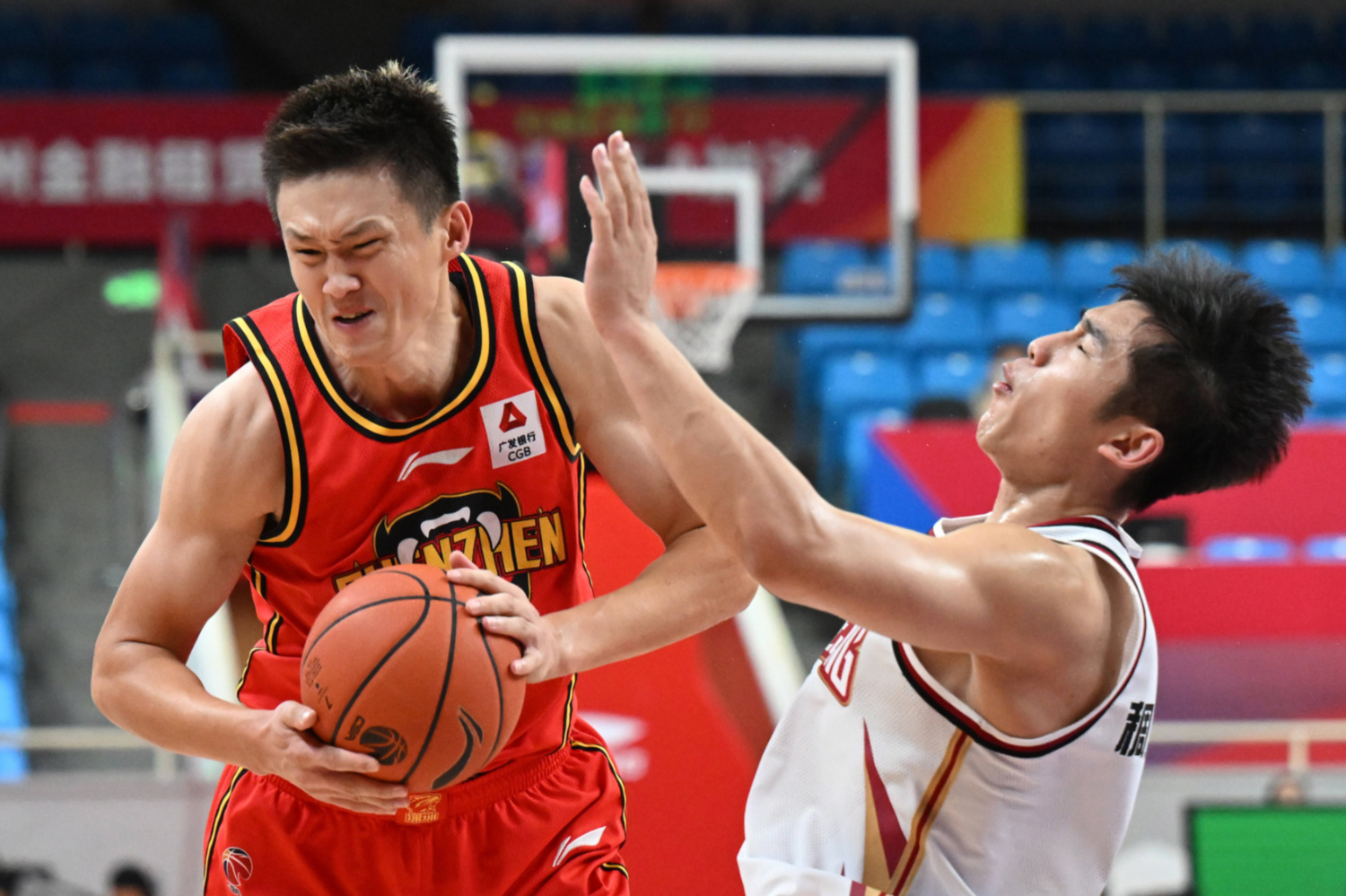 山东男篮客场击败河南队,全取三分 山东男篮客场击败河南队,全取三分