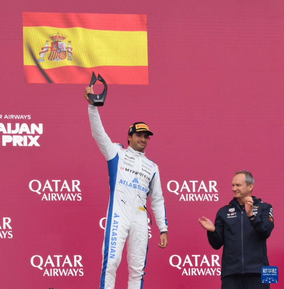 开云体育-雷诺车队横扫红牛车队，拉塞尔统治全场