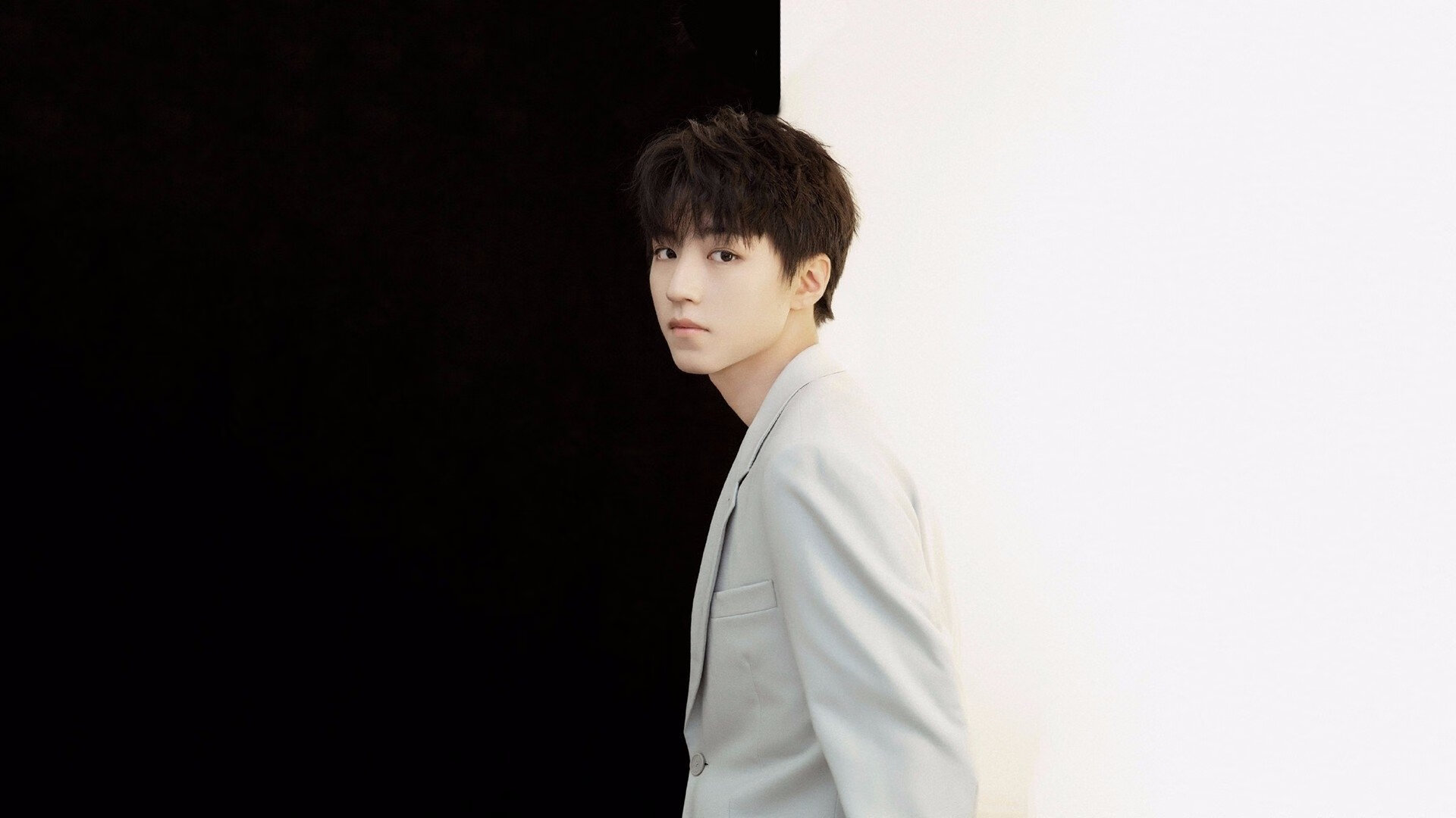 当约基奇在沉默中点燃火把,奇才的翅膀已掠过鹈鹕的荒原